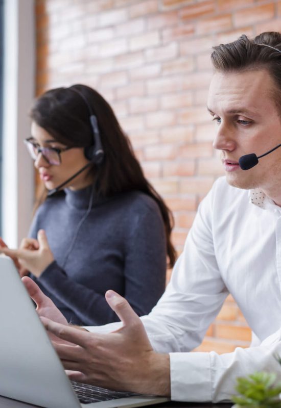 consultants-with-online-problems-support-operator-service-business-representative-concept-.jpg